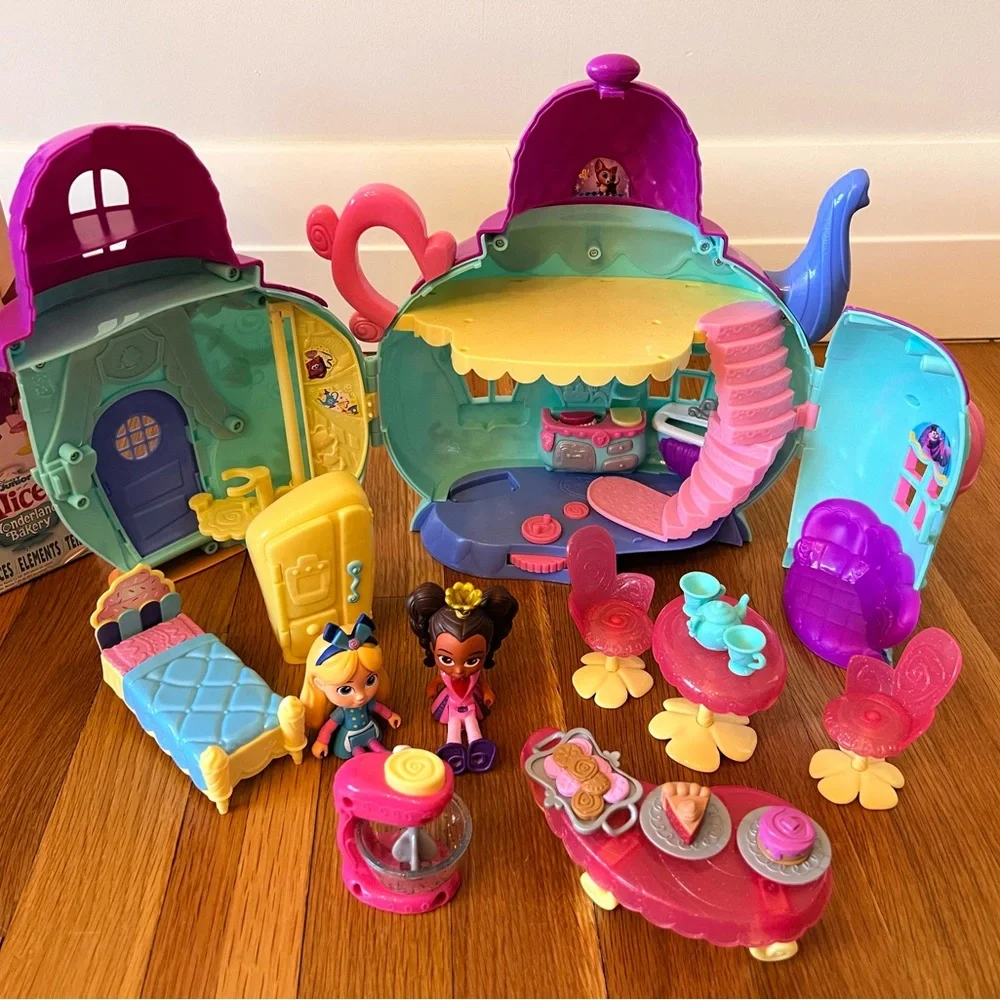 Disney Alice’s Wonderland Bakery Playset - Picture 2 of 4